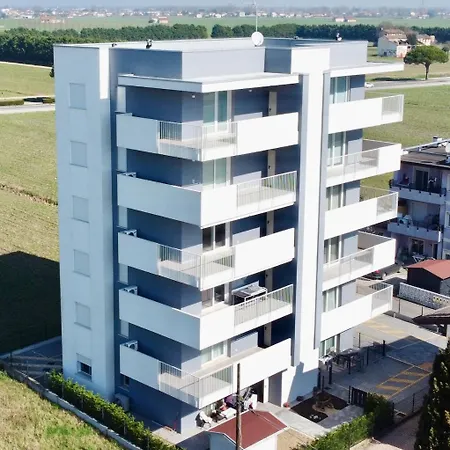 Gray Palace - Immobiliare ليدو دي يسولو